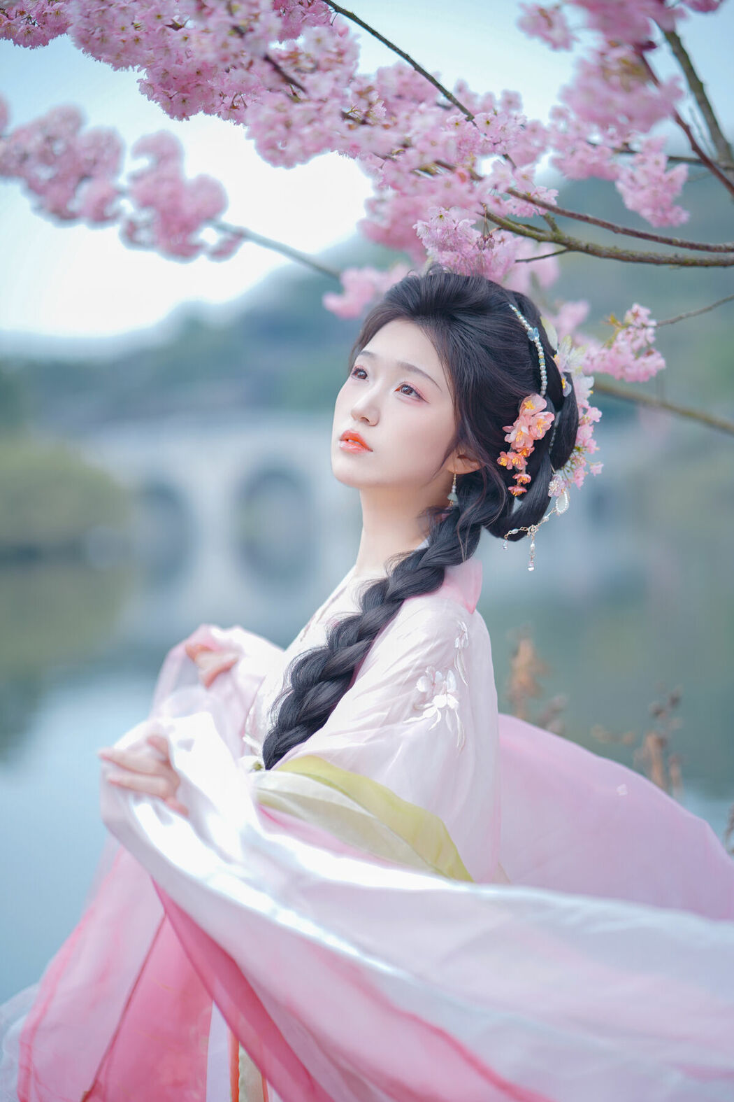 YiTuYu艺图语 Vol.8834 Zi Yu He Dian Tian De Ya (14P)