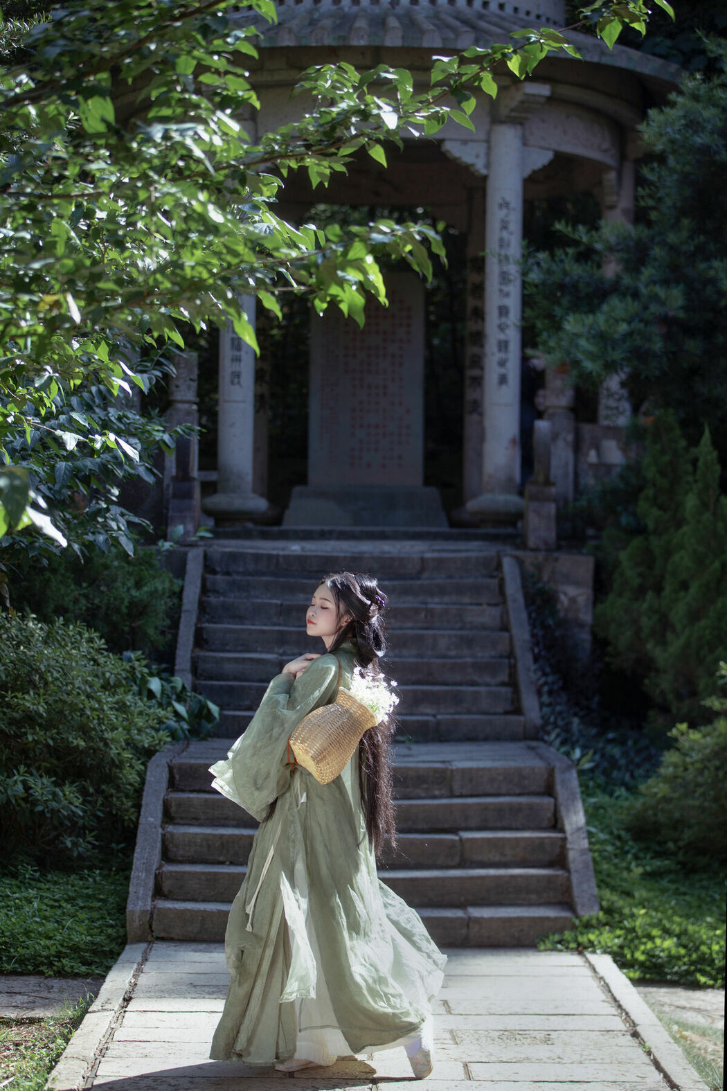 YiTuYu艺图语 Vol.8832 Yi Ming (36P)