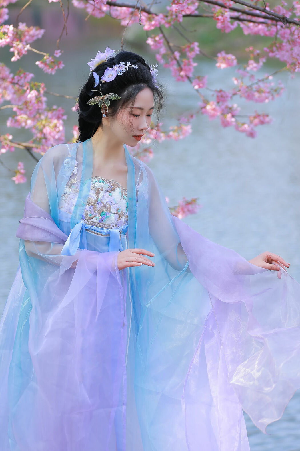 YiTuYu艺图语 Vol.8837 Hua Zhuang Shi Tian (23P)