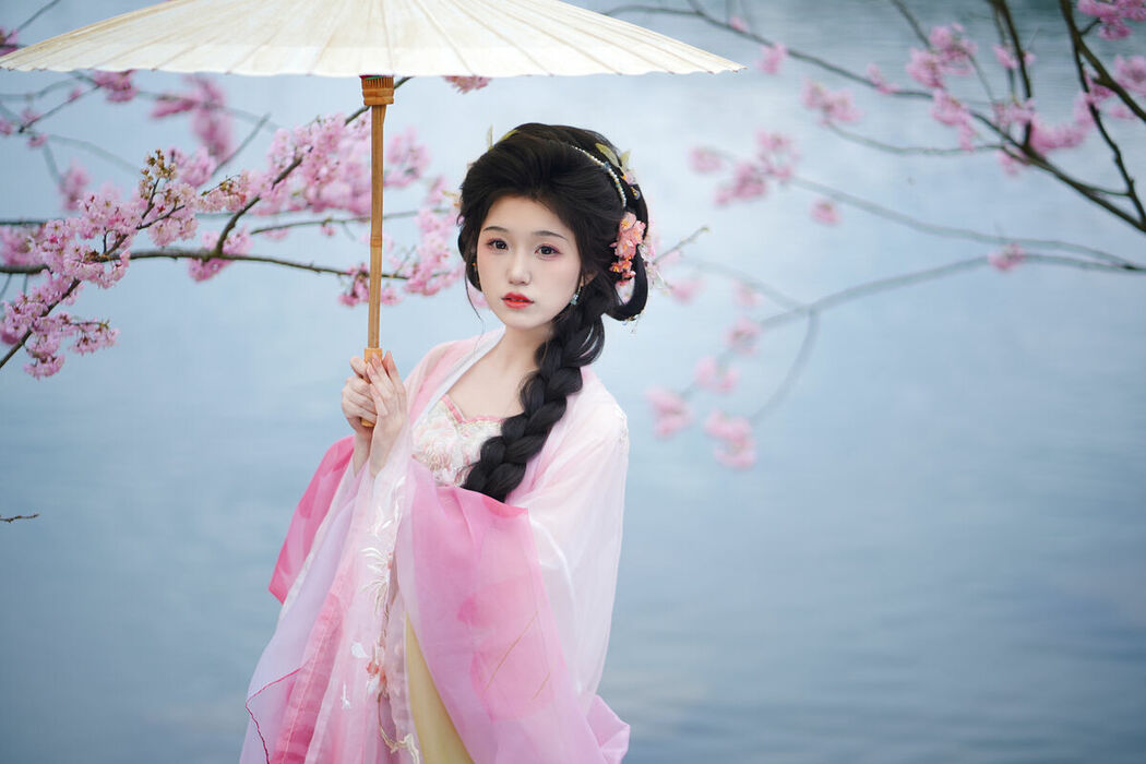 YiTuYu艺图语 Vol.8834 Zi Yu He Dian Tian De Ya (14P)