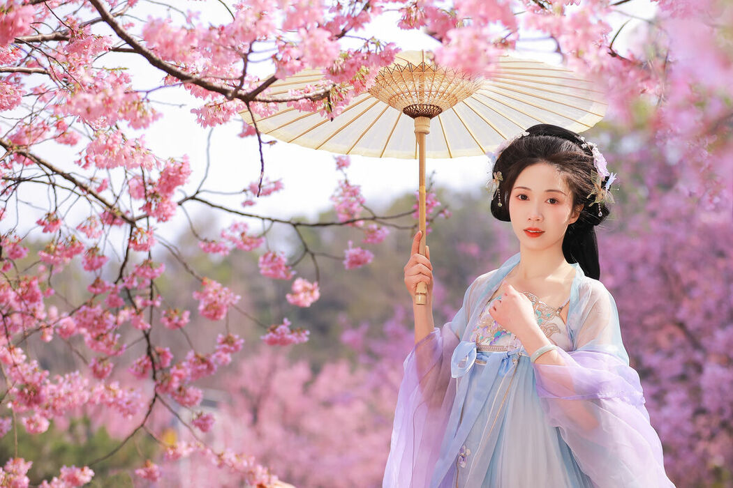 YiTuYu艺图语 Vol.8837 Hua Zhuang Shi Tian (23P)