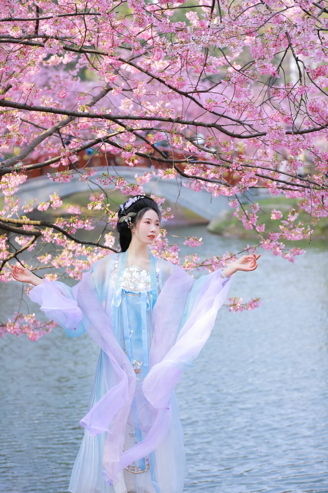 YiTuYu艺图语 Vol.8837 Hua Zhuang Shi Tian (23P)