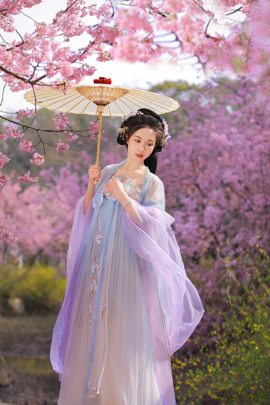 YiTuYu艺图语 Vol.8837 Hua Zhuang Shi Tian (23P)