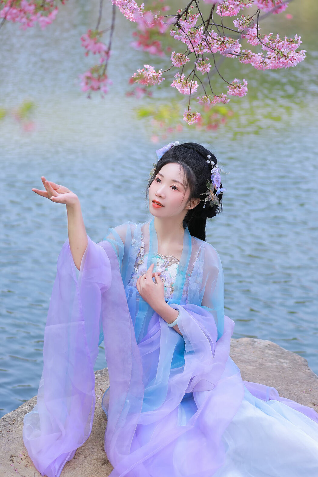 YiTuYu艺图语 Vol.8837 Hua Zhuang Shi Tian (23P)