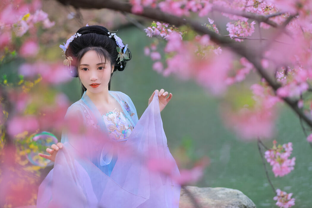 YiTuYu艺图语 Vol.8837 Hua Zhuang Shi Tian (23P)