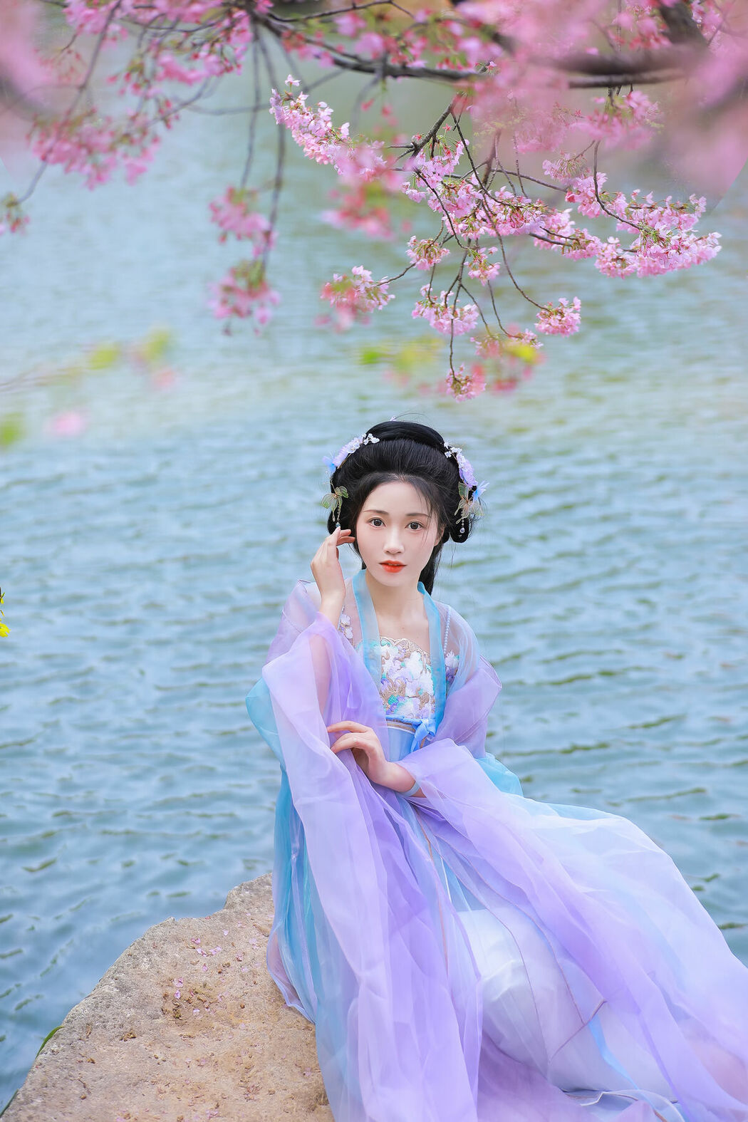 YiTuYu艺图语 Vol.8837 Hua Zhuang Shi Tian (23P)