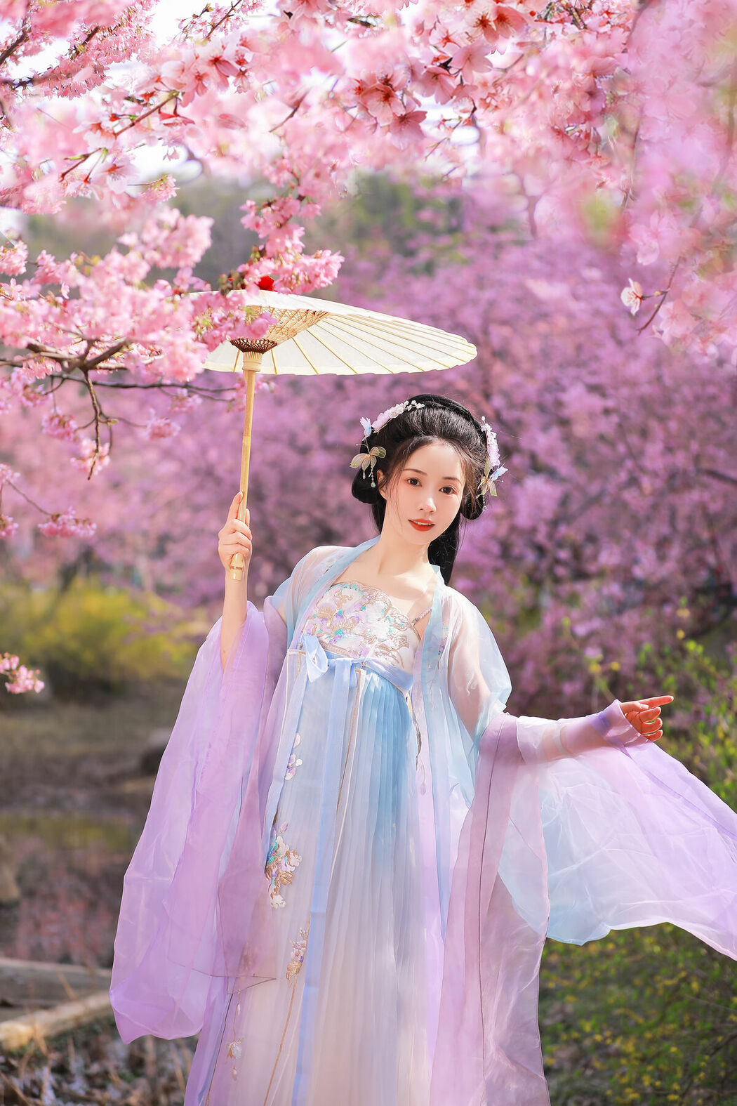 YiTuYu艺图语 Vol.8837 Hua Zhuang Shi Tian (23P)