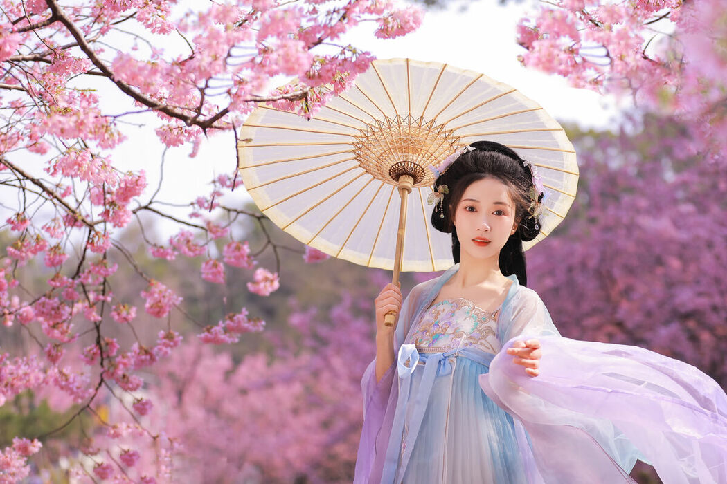 YiTuYu艺图语 Vol.8837 Hua Zhuang Shi Tian (23P)