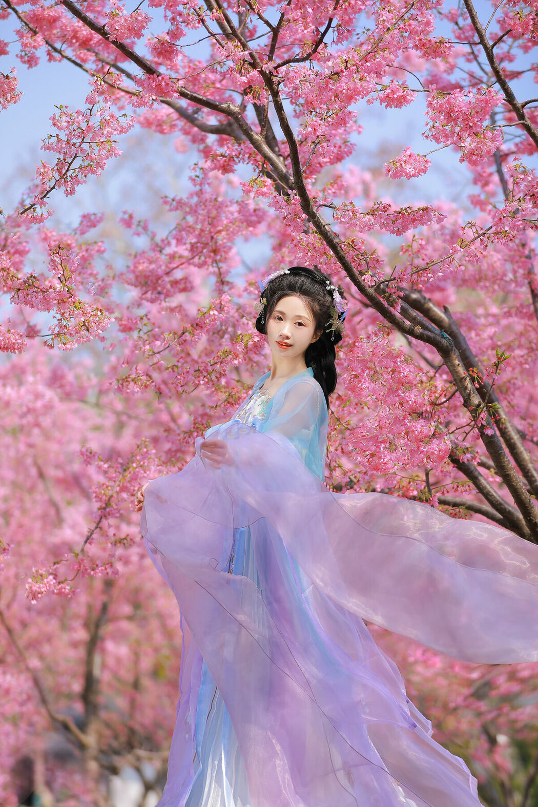 YiTuYu艺图语 Vol.8837 Hua Zhuang Shi Tian (23P)