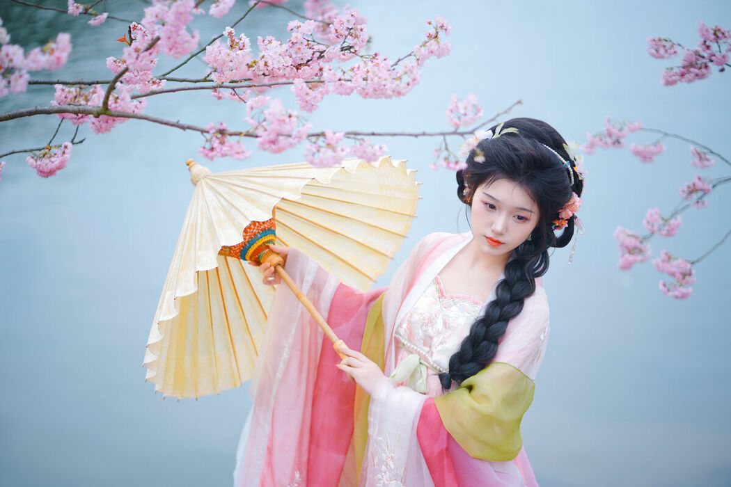 YiTuYu艺图语 Vol.8834 Zi Yu He Dian Tian De Ya (14P)