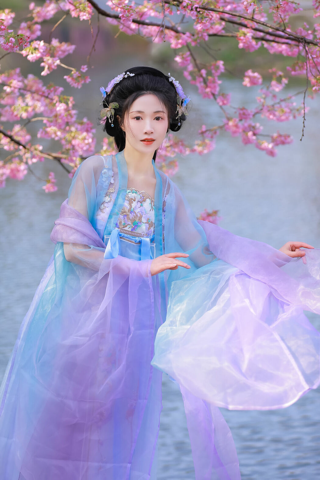 YiTuYu艺图语 Vol.8837 Hua Zhuang Shi Tian (23P)