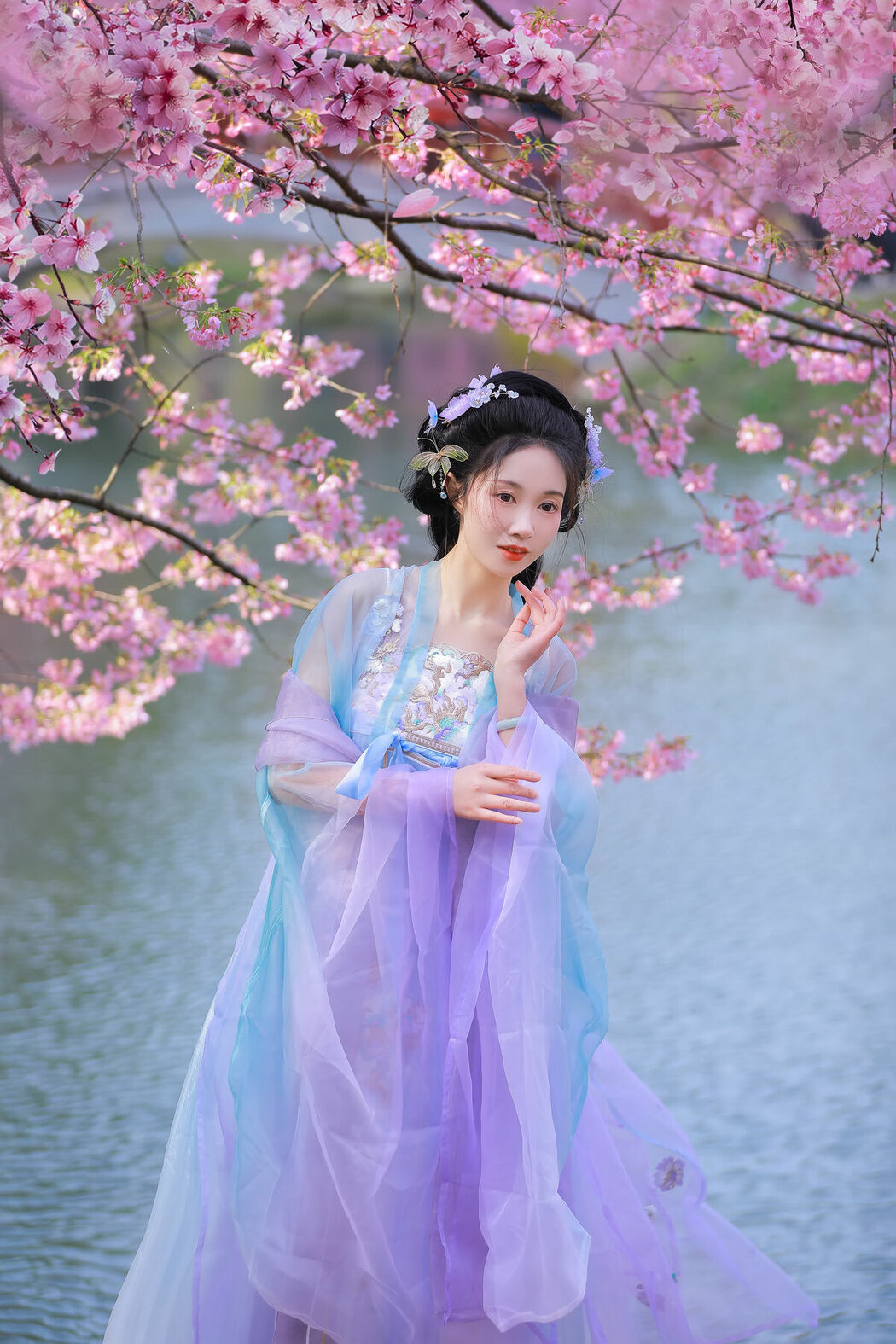 YiTuYu艺图语 Vol.8837 Hua Zhuang Shi Tian (23P)