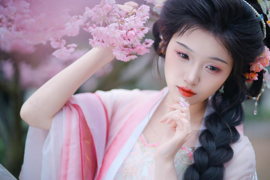 YiTuYu艺图语 Vol.8834 Zi Yu He Dian Tian De Ya (14P)