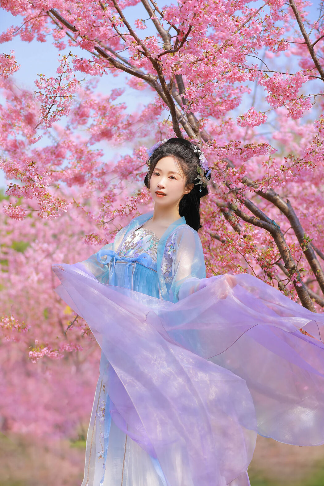 YiTuYu艺图语 Vol.8837 Hua Zhuang Shi Tian (23P)