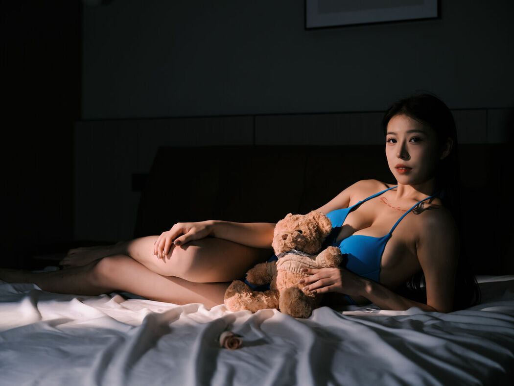 YiTuYu艺图语 Vol.8838 Tong Tong (18P)