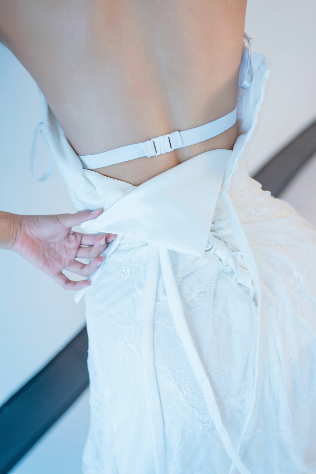 XiuRen秀人网 Uncensored Shi An An 时安安 – R18 秀人网模特 白色蕾丝长裙VS无内肉丝 Part01 (48P)