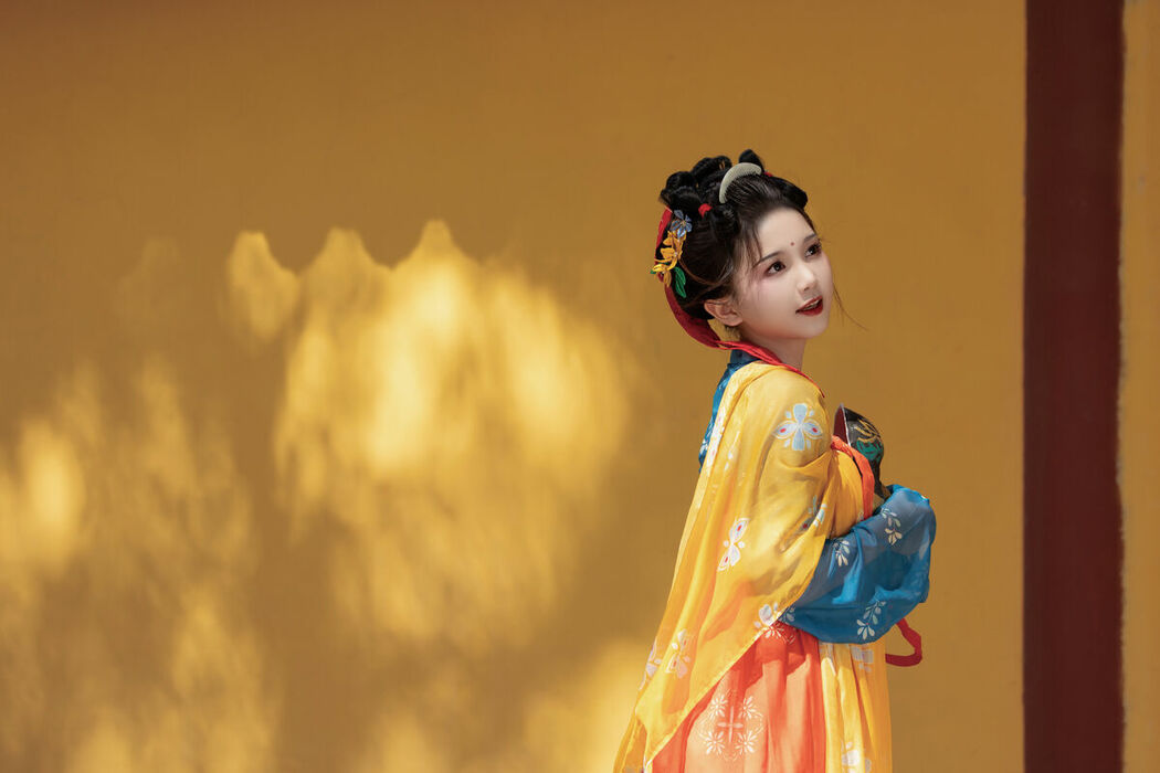 YiTuYu艺图语 Vol.8852 E E Chi Bu Bao (34P)