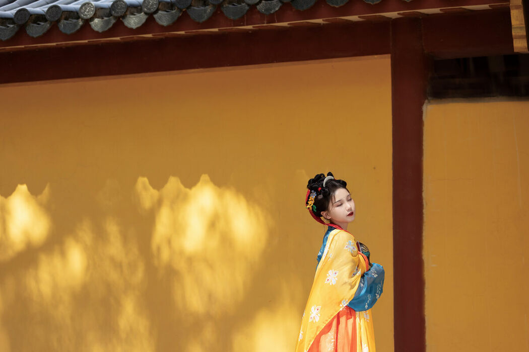 YiTuYu艺图语 Vol.8852 E E Chi Bu Bao (34P)