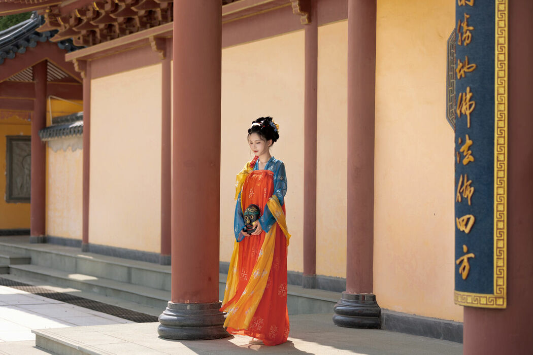 YiTuYu艺图语 Vol.8852 E E Chi Bu Bao (34P)