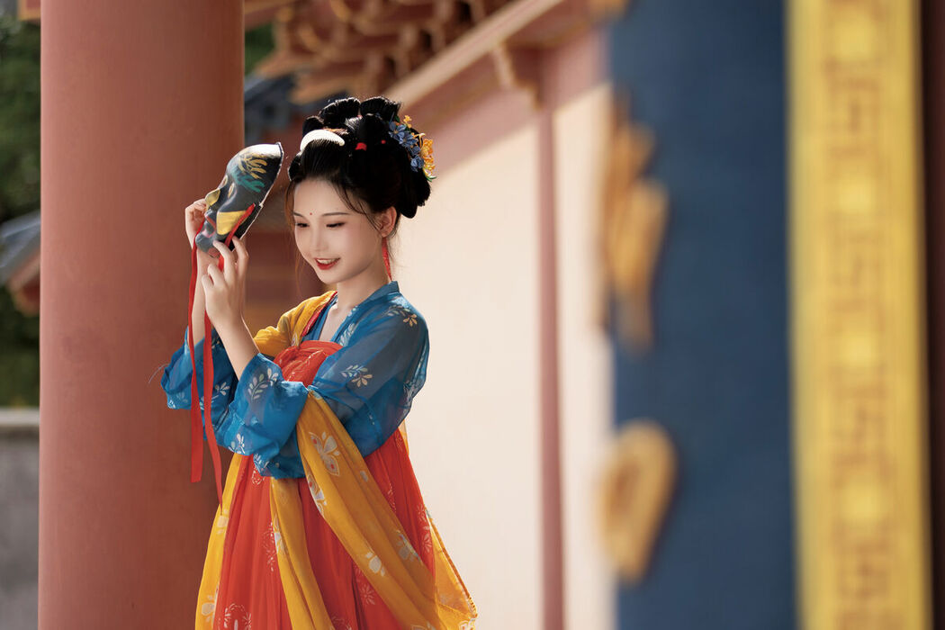 YiTuYu艺图语 Vol.8852 E E Chi Bu Bao (34P)