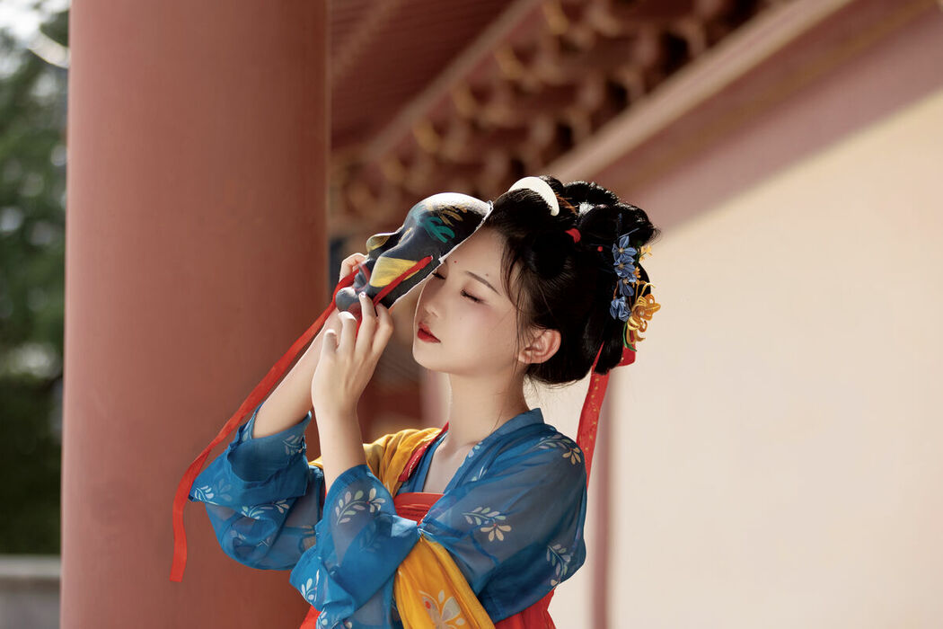 YiTuYu艺图语 Vol.8852 E E Chi Bu Bao (34P)