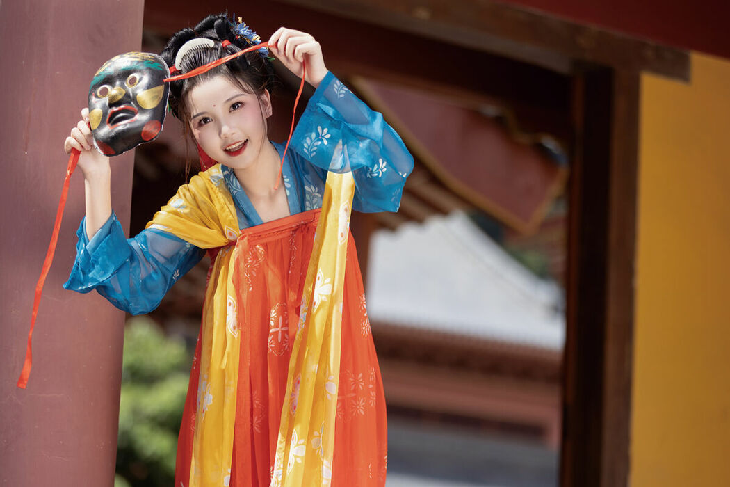 YiTuYu艺图语 Vol.8852 E E Chi Bu Bao (34P)