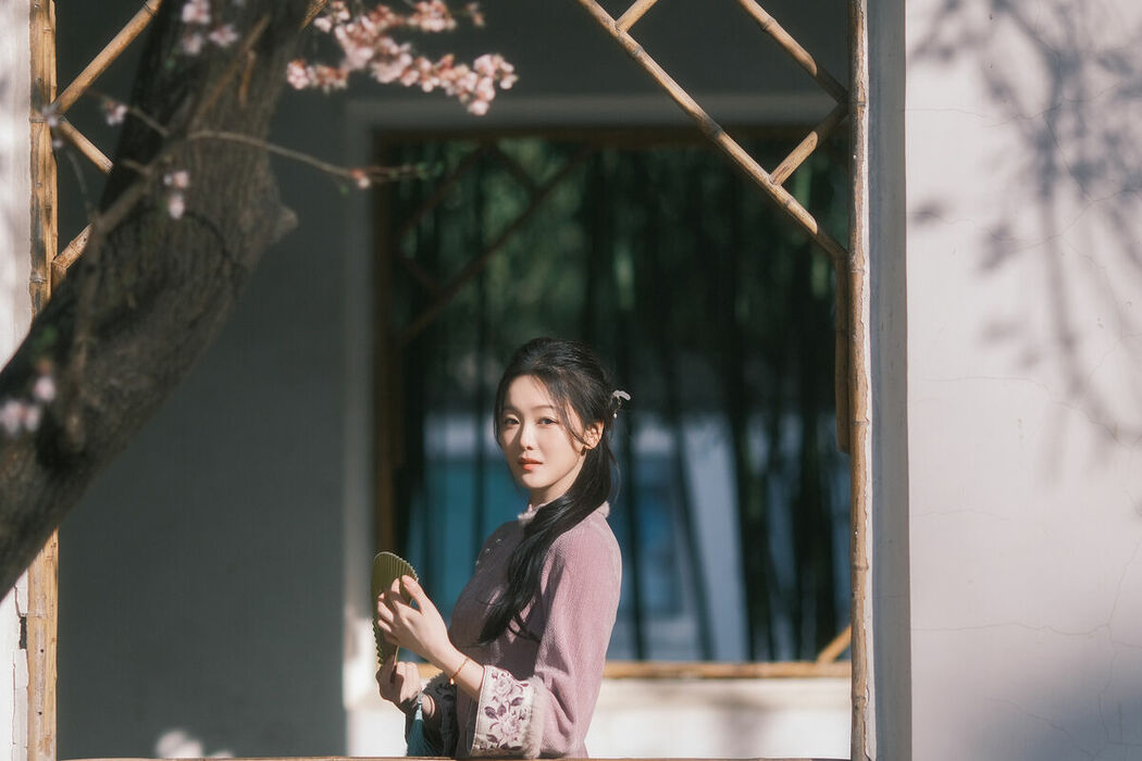 YiTuYu艺图语 Vol.8849 Xiao Ye Ye Lou Xin Yue Moon (21P)