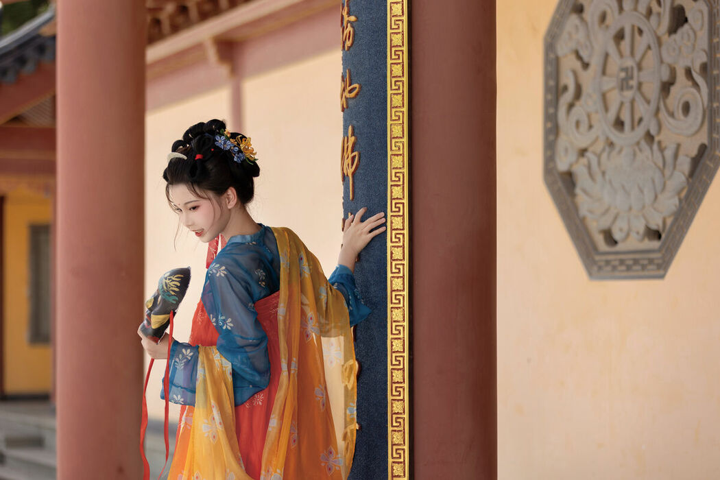 YiTuYu艺图语 Vol.8852 E E Chi Bu Bao (34P)