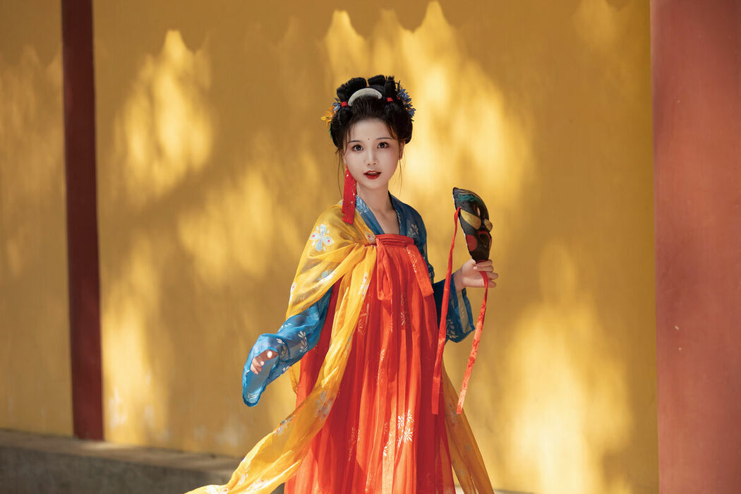 YiTuYu艺图语 Vol.8852 E E Chi Bu Bao (34P)