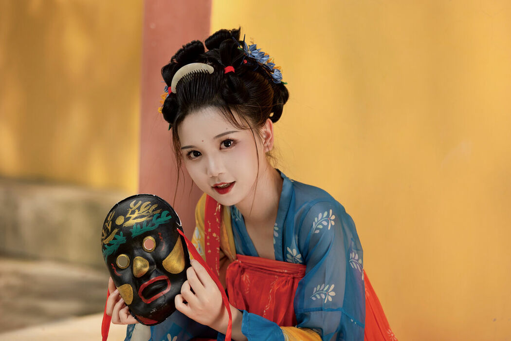 YiTuYu艺图语 Vol.8852 E E Chi Bu Bao (34P)