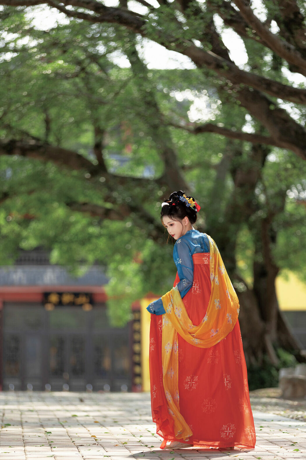 YiTuYu艺图语 Vol.8852 E E Chi Bu Bao (34P)