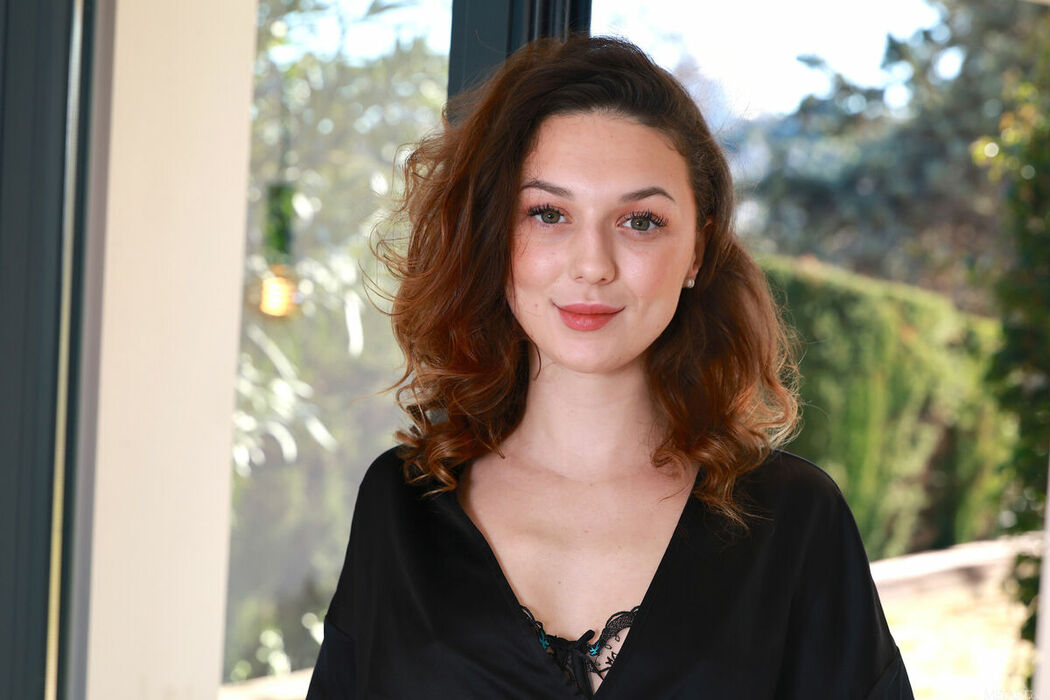 MetArt Isabela De Laa – Cheeky Charm Part01 (61P)