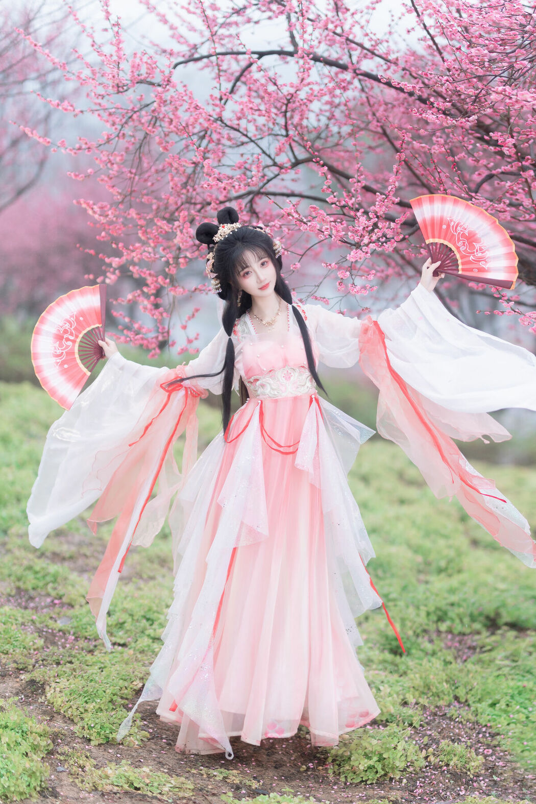 YiTuYu艺图语 Vol.8854 Qi Luo Sheng De Xiao Su Su (22P)