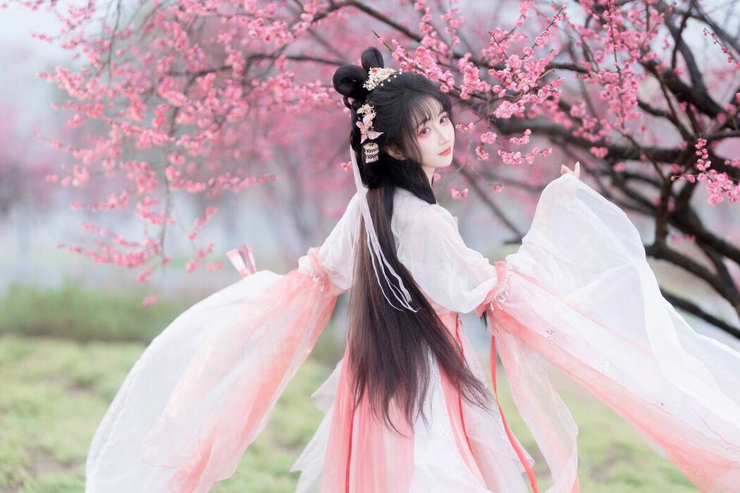 YiTuYu艺图语 Vol.8854 Qi Luo Sheng De Xiao Su Su (22P)