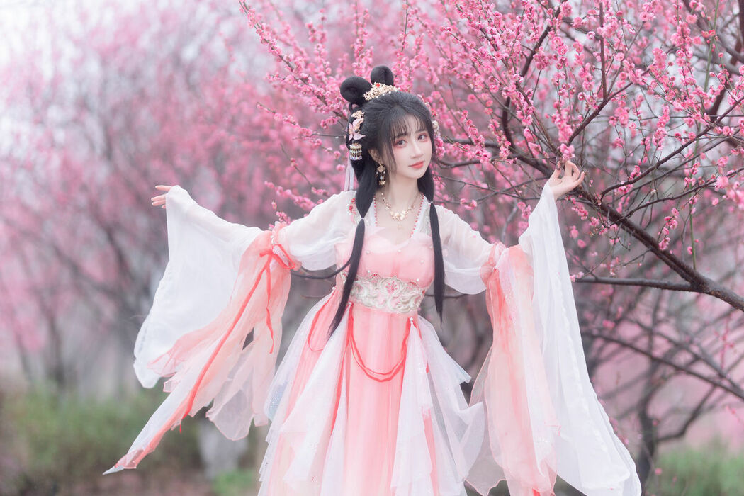 YiTuYu艺图语 Vol.8854 Qi Luo Sheng De Xiao Su Su (22P)