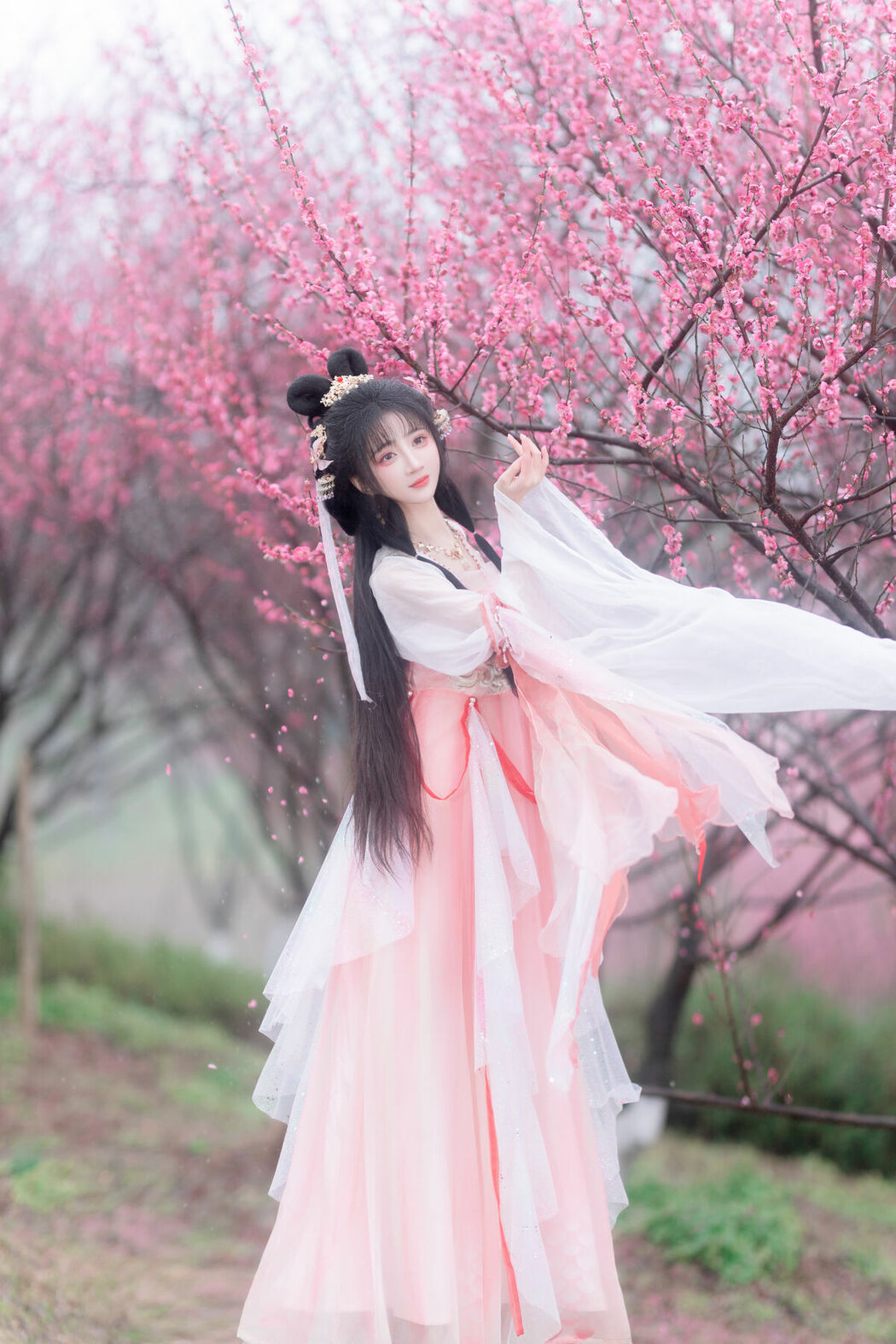 YiTuYu艺图语 Vol.8854 Qi Luo Sheng De Xiao Su Su (22P)