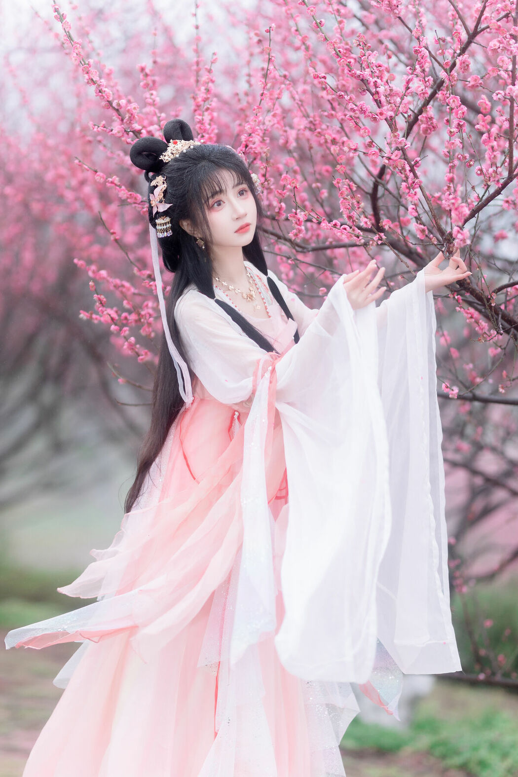 YiTuYu艺图语 Vol.8854 Qi Luo Sheng De Xiao Su Su (22P)