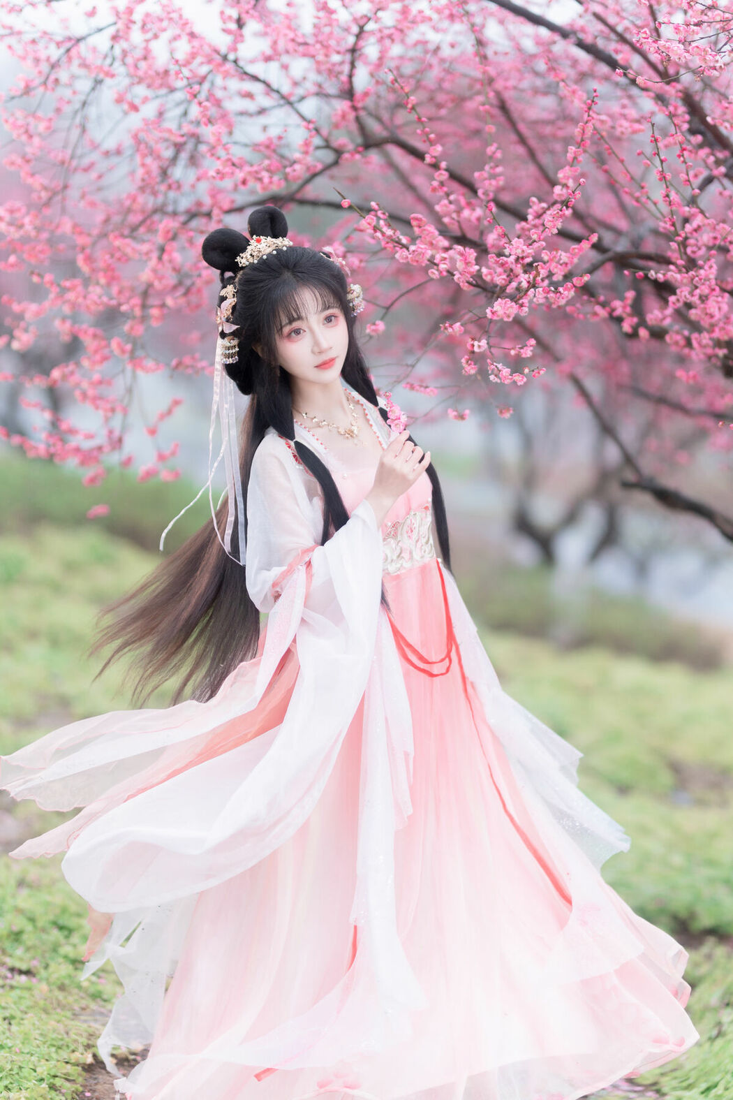 YiTuYu艺图语 Vol.8854 Qi Luo Sheng De Xiao Su Su (22P)