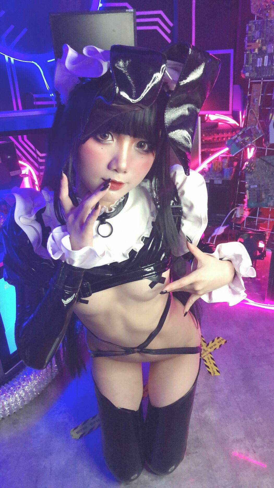 Coser@PoppaChan – Zenith Bunny 黑色胶袜 十字乳贴 (79P – 13V)