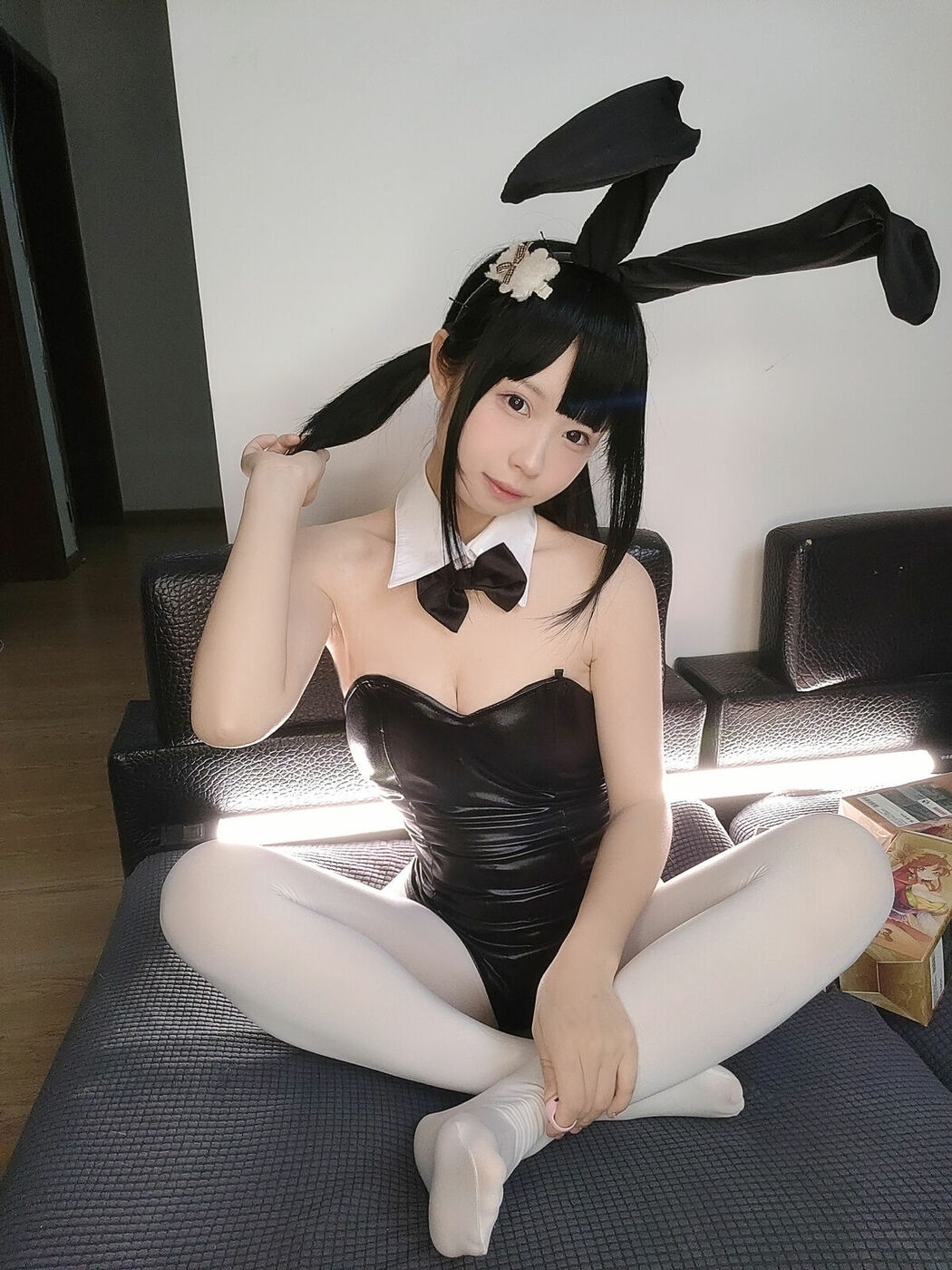 Coser@十万珍吱伏特 – 黑兔 (61P)