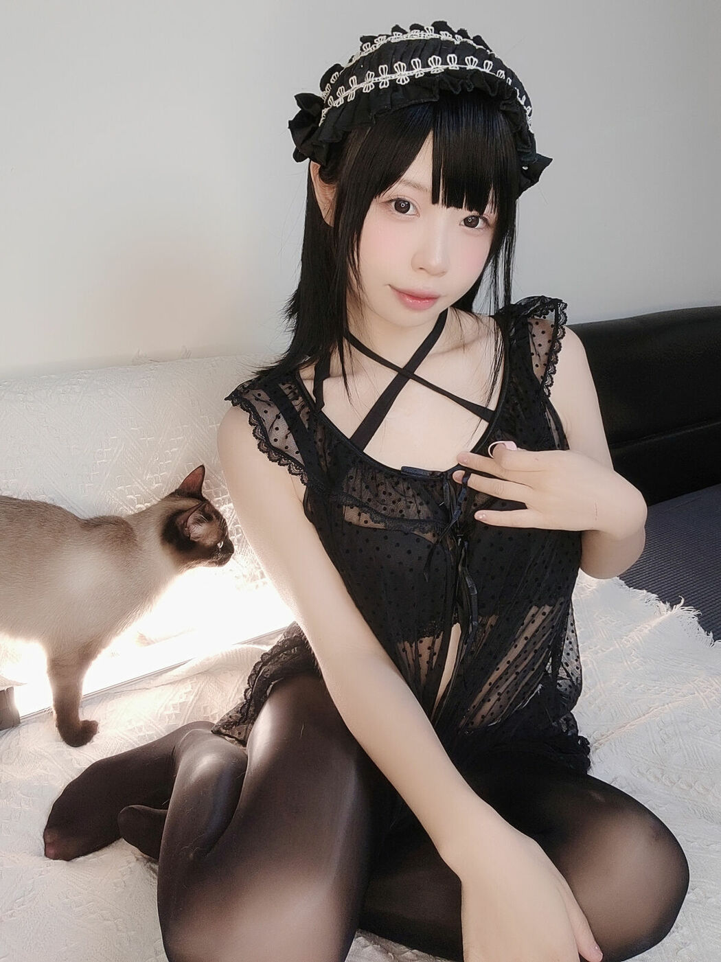 Coser@十万珍吱伏特 – 黑兔 (61P)