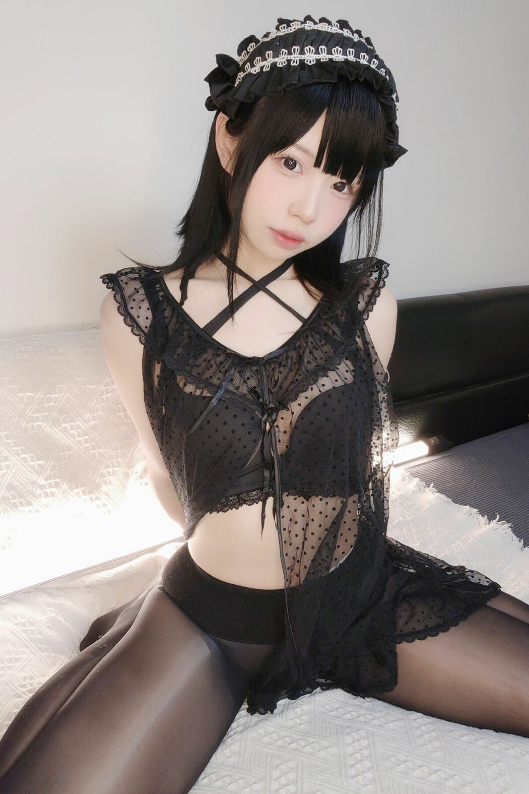 Coser@十万珍吱伏特 – 黑兔 (61P) Cover Photo