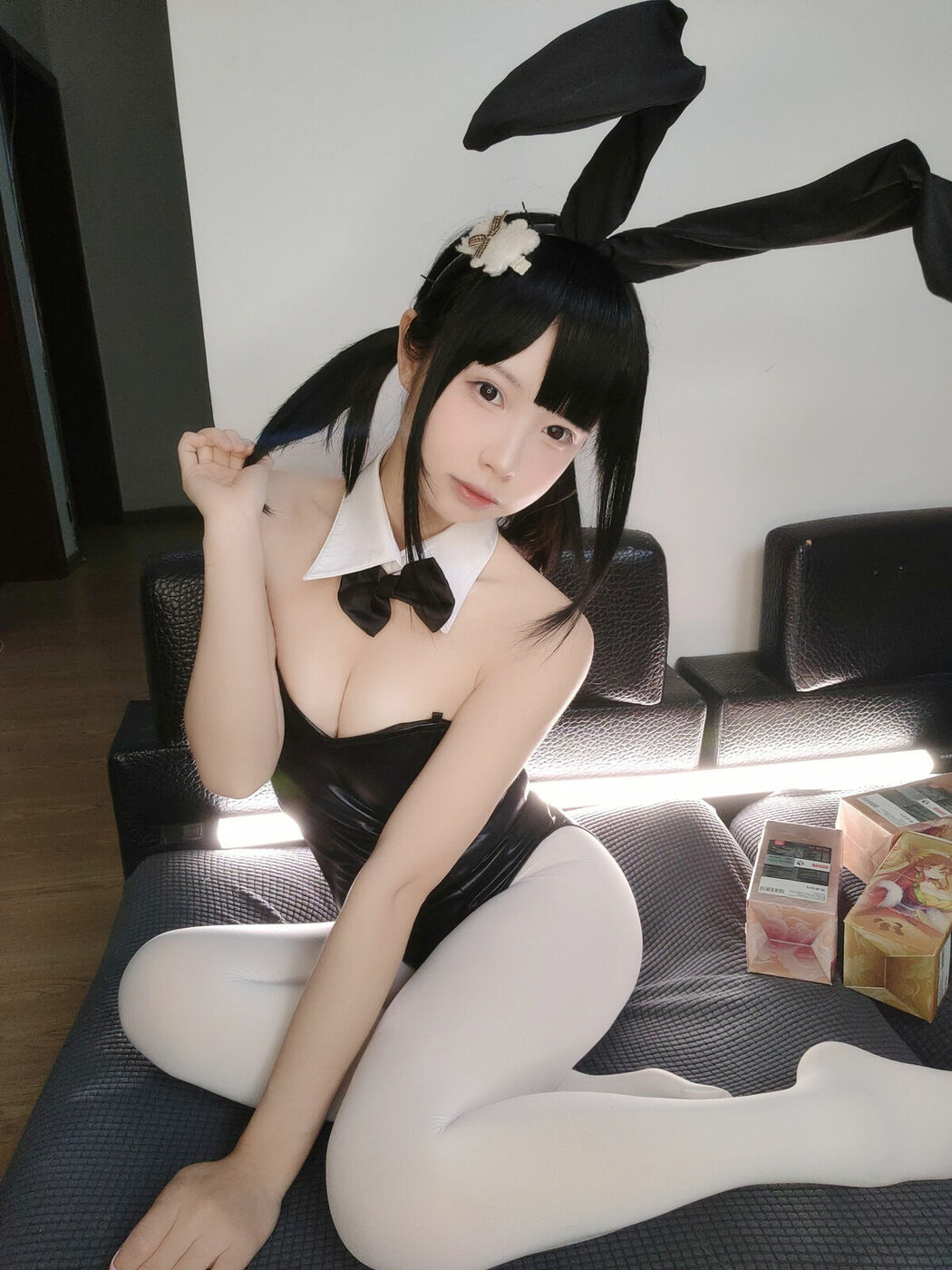 Coser@十万珍吱伏特 – 黑兔 (61P)