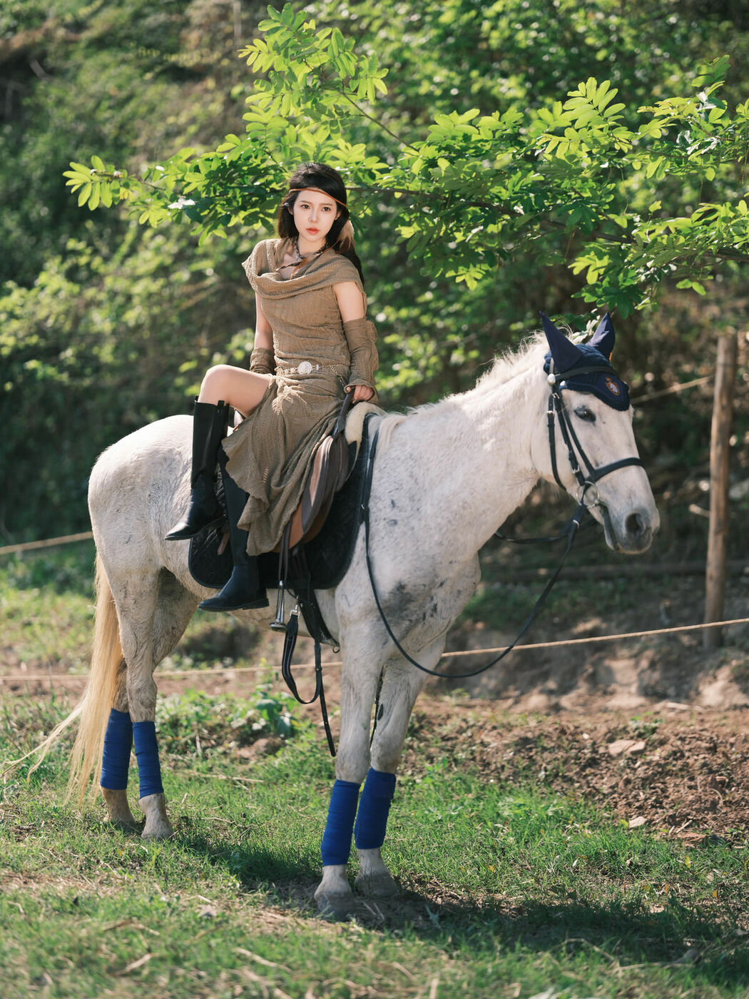 YiTuYu艺图语 Vol.8864 Bu Gen Sui (40P)