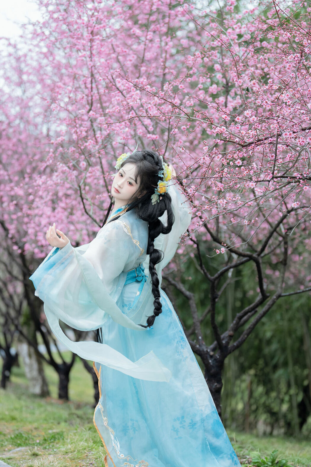 YiTuYu艺图语 Vol.8870 Jiao Yi Zhi Sui Sui (32P)