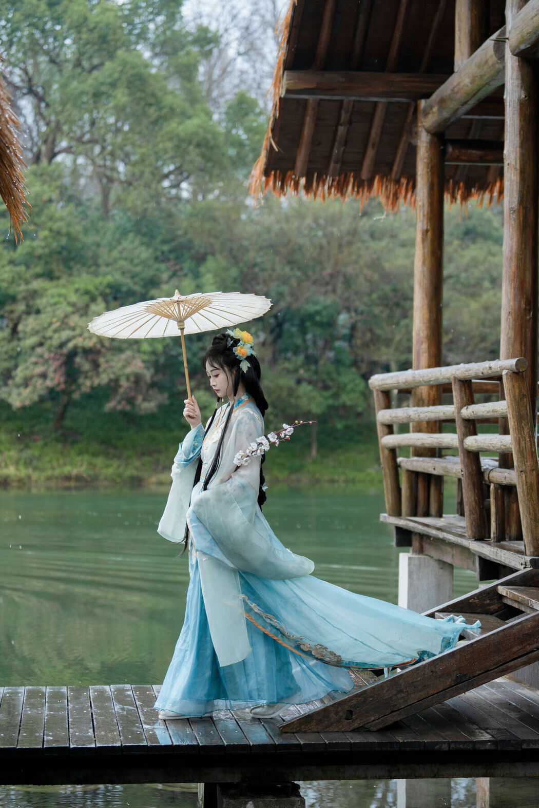 YiTuYu艺图语 Vol.8870 Jiao Yi Zhi Sui Sui (32P)