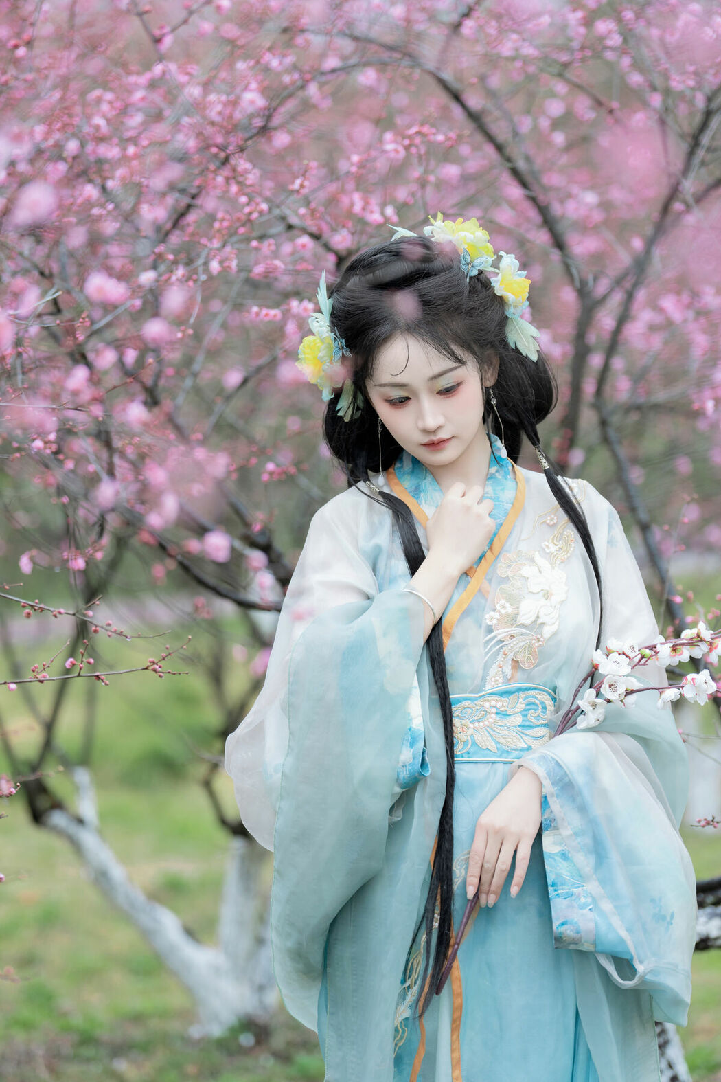 YiTuYu艺图语 Vol.8870 Jiao Yi Zhi Sui Sui (32P)