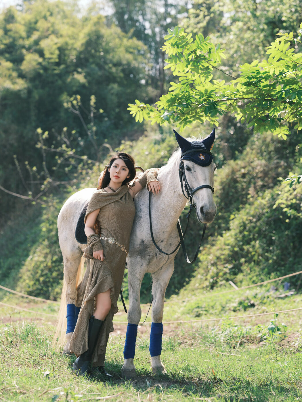 YiTuYu艺图语 Vol.8864 Bu Gen Sui (40P)