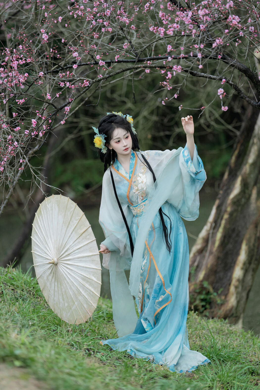 YiTuYu艺图语 Vol.8870 Jiao Yi Zhi Sui Sui (32P)