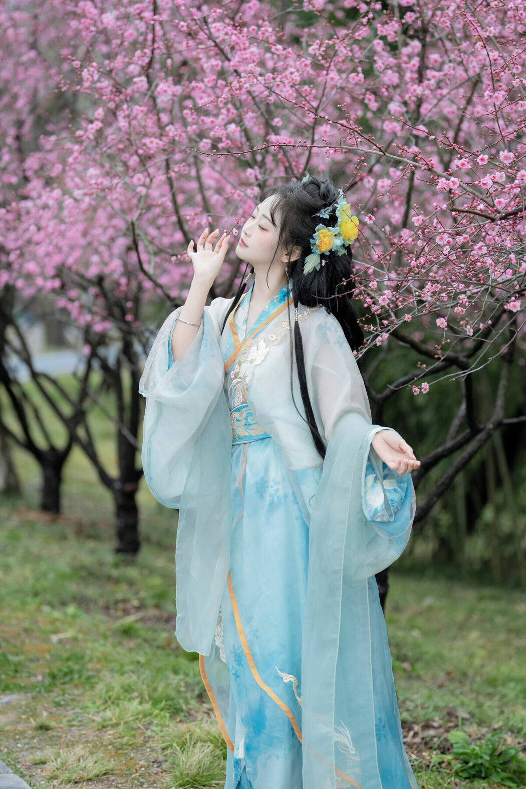 YiTuYu艺图语 Vol.8870 Jiao Yi Zhi Sui Sui (32P)